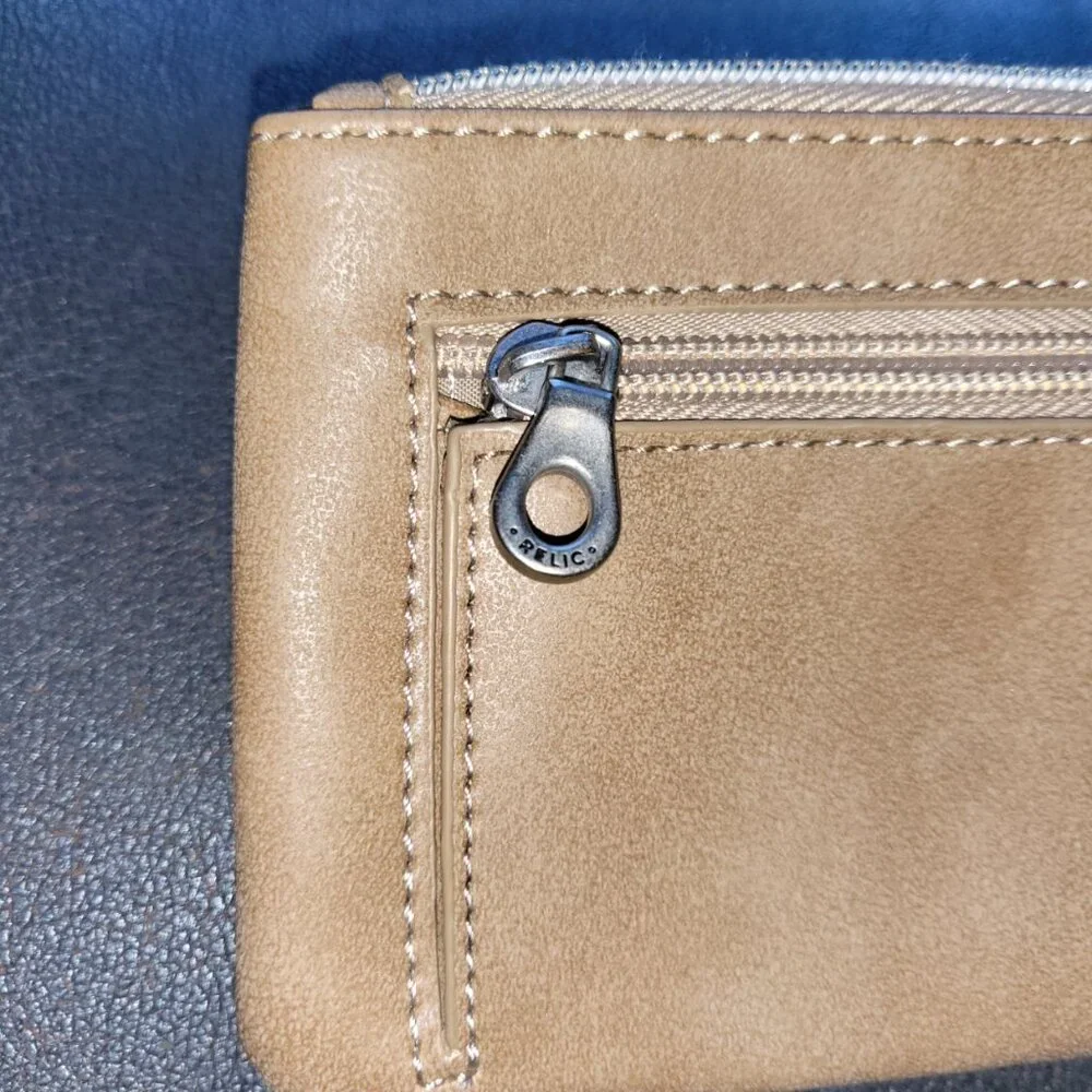Relic Wristlet Wallet Everyday Carry Neutral Normcore Classic Preppy